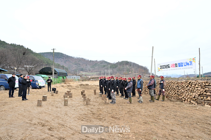 군위군 사회취약계층 위한 땔감나누기 행사 시행