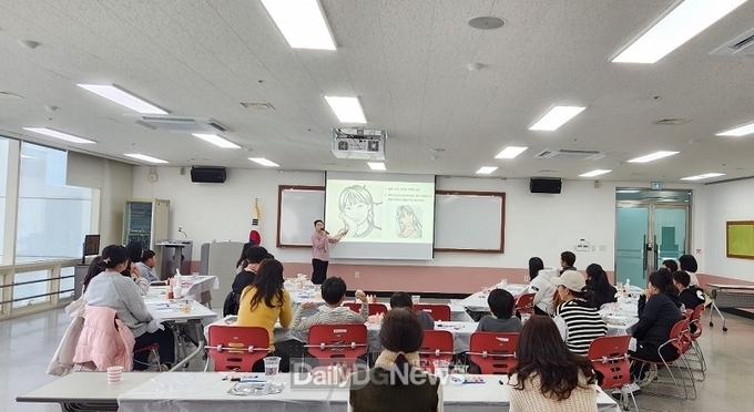 군위군청소년상담복지센터 2023년 부모-자녀교육‘우리 가족 팝아트’진행