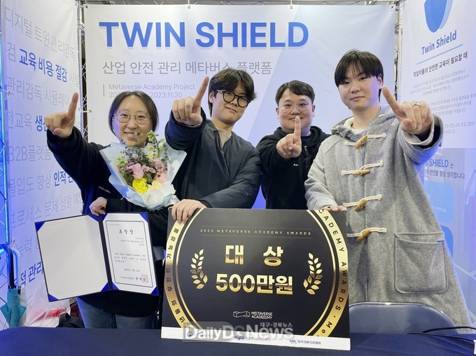 금오공대 제공) 좌측에서 2번째 이상범, 4번째 황준호