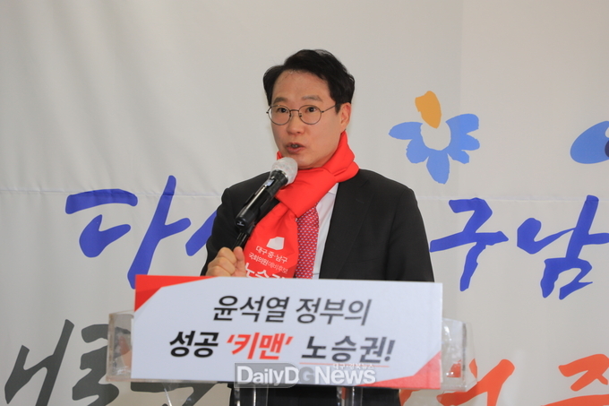 노승권 국민의힘 중·남구 국회의원 예비후보가 20일 선거사무소 개소식에서 중·남구 발전의 적임자라고 밝히고 있다. (사진=이준호 기자)