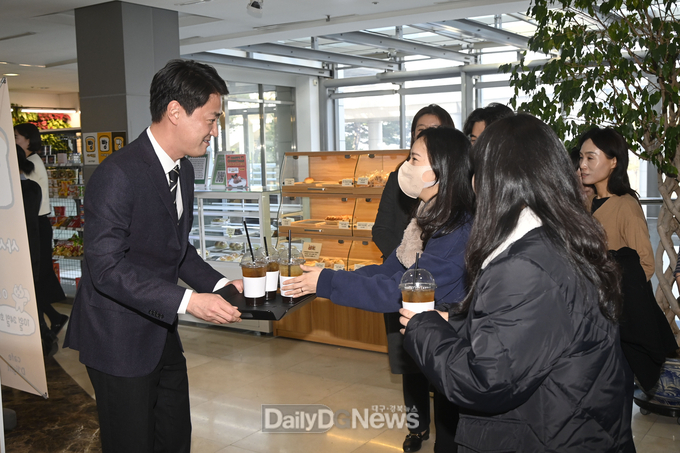 달성군은 29일 기존의 딱딱한 종무식을 대신해 직원들과 커피 한잔의 시간으로 대신했다. (사진=달성군 제공)