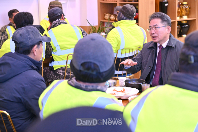 군위군, 환경미화원들과 조찬간담회 개최