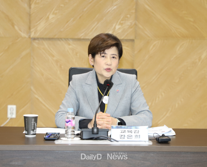 강은희 대구시교육감이 3일 신년 기자간담회에서 기자들의 질문에 답하고 있다. (사진=이준호 기자)