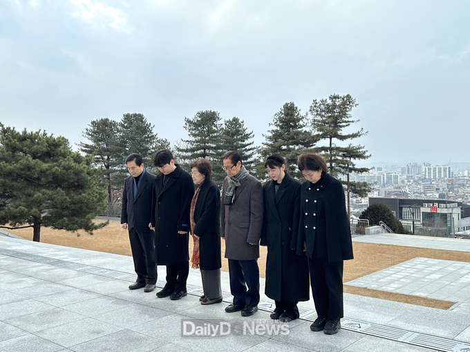 독립후손가 후송 이앵규 예비후보가 지난 3일 앞산 충혼탑을 참배하고 있다. (사진=이앵규 예비후보 제공)