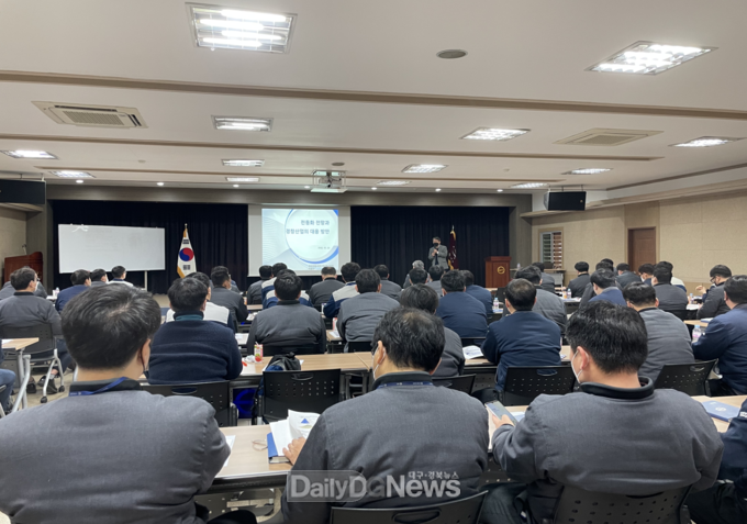 계명대학교 산학협력단이 ‘스마트제조 고급인력 양성사업’을 통해 성서산업단지 내 업체들에게 재직자 교육을 실시하고 있다. (사진=계명대 제공) 