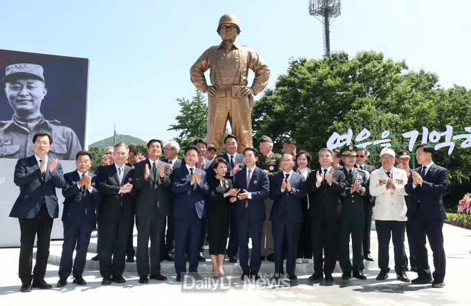 백선엽장군 동상 제막식