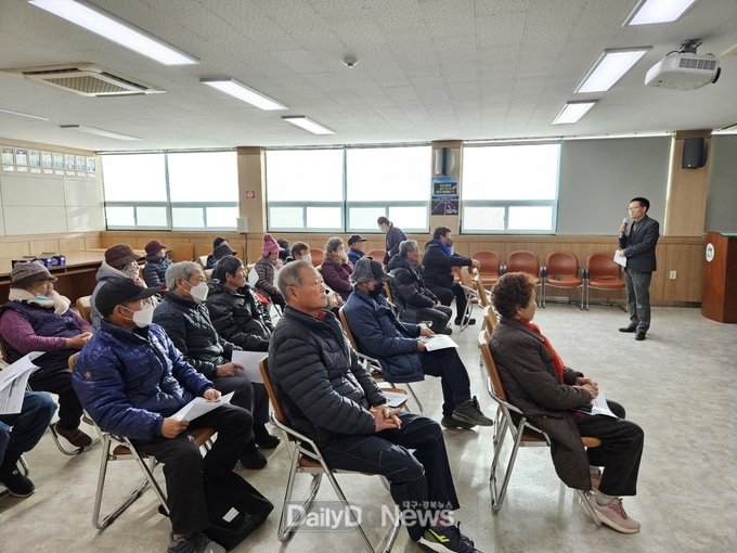 노인 일자리 사업 참여자 안전교육 및 군정 홍보 실시