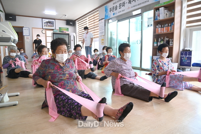 청송군 보건의료원, 으라차차 경로당 근련강화교실 운영