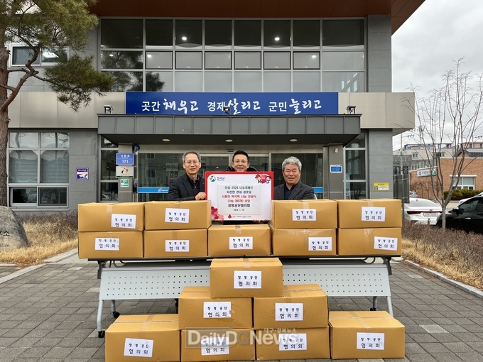 창평공단협의회, 떡국떡 380kg 지천면에 전달