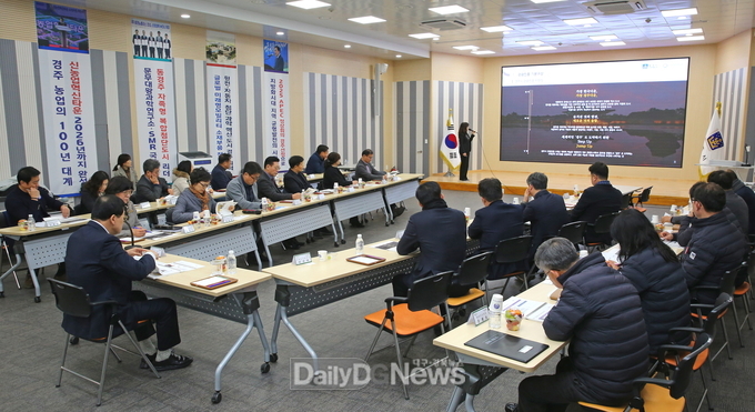 23일 시청 대회의실에서 관광진흥 5개년 계획수립 용역 완료보고회가 진행되고 있다.