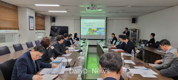 포항시는 2일 포항테크노파크에서 ‘포항형 스마트팜 단지조성 타당성 연구용역 최종보고회’를 개최했다