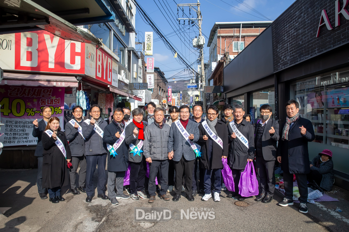 구미시의회, 설맞이 전통시장 장보기 행사