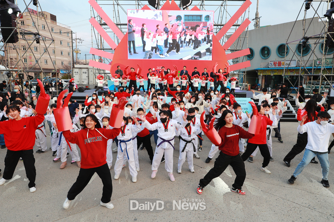 ‘맛있는 대게여행, 후포항에서 모이자’ 2024년 울진대게와 붉은대게축제 개최(2023축제사진)