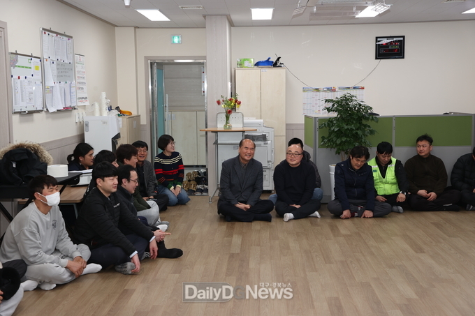 강영석 상주시장, 설 명절 환경공무직, 운전직 등 현장 근무자 격려