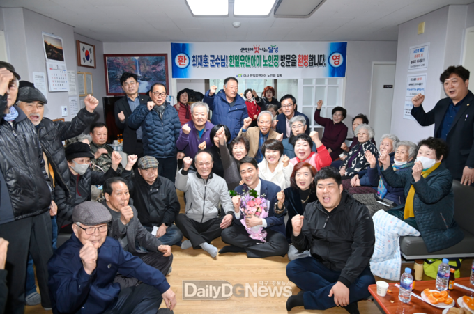 최재훈 달성군수는 오는 22일까지 관내 9개 읍・면 소재 21개 경로당을 방문할 예정이다. (사진=달성군 제공)