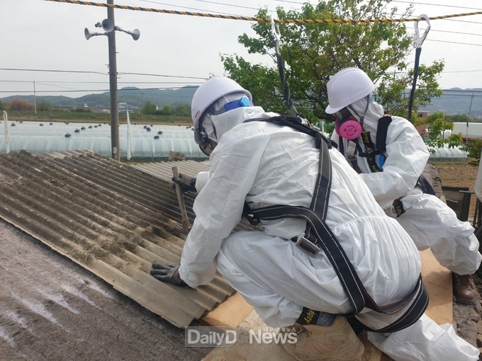 울진군 탄소중립 실천을 위한 슬레이트 제로화 2024년 슬레이트 철거 및 지붕개량 지원 사업 추진