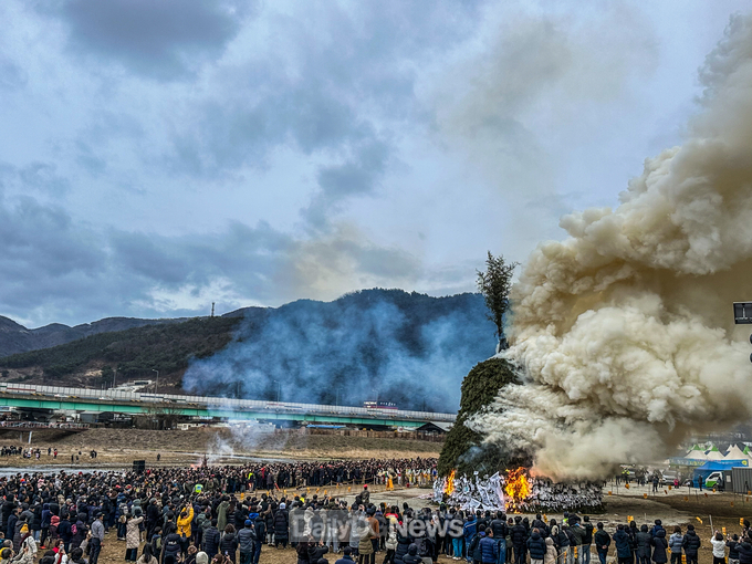청도군, 전국 최대 규모 달집태우기 행사 개최
