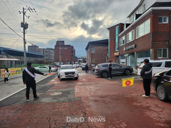 청도군, 초등학교 학생들의 등굣길 교통지도 봉사활동 실시