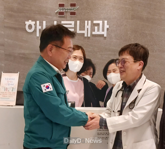 군민의 생명과 건강을 최우선으로~ 손병복 울진군수 병의원 의료진 격려