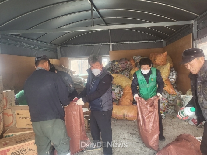 고령군 성산면 새마을회, 영농폐자원 모으기 행사 실시
