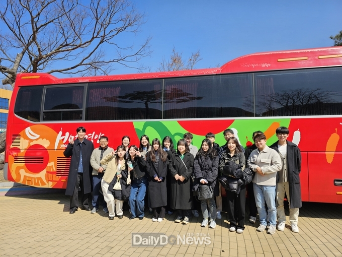 신규 공무원들의 지역 내 대표관광지 견학 실시