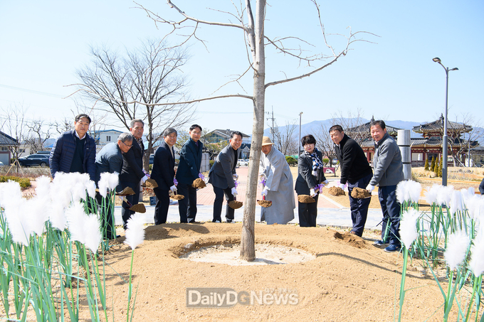 자비사 정신 스님, 신라불교초전지마을에 보리수나무 기증
