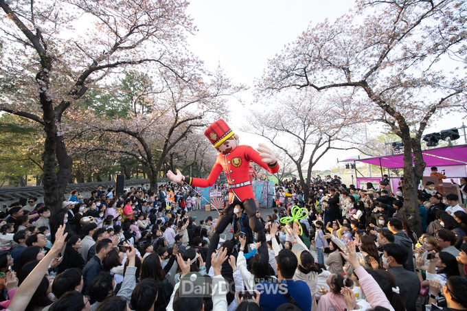_2023년도_대릉원돌담길_벚꽃축제_사진