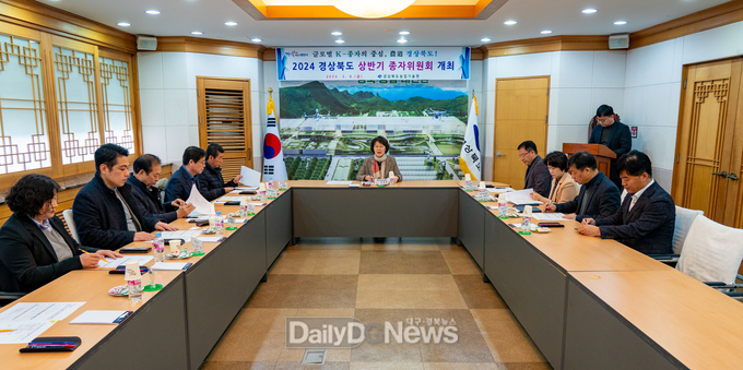 경북도가 키워낸 딸기, 떫은감 4품종 농가에 보급