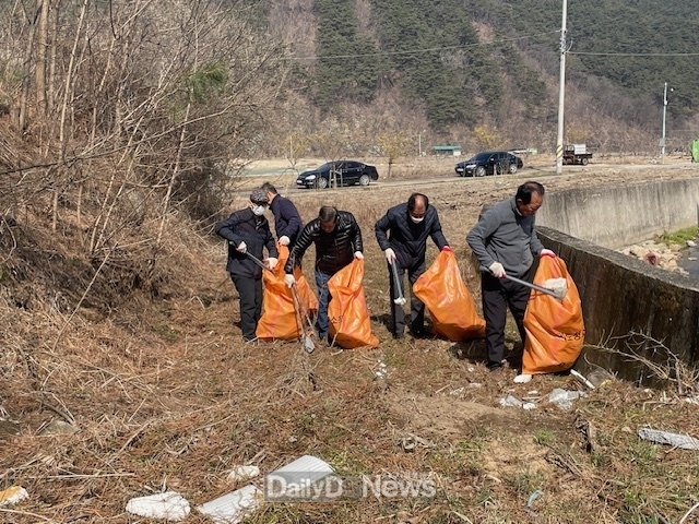 (사)대한노인회 부계면분회, 자연정화 활동 전개