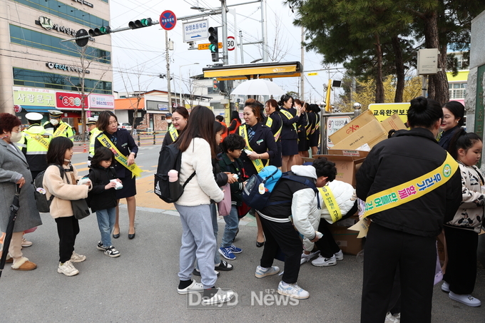 개학기 학교 주변 안전문화 캠페인 실시