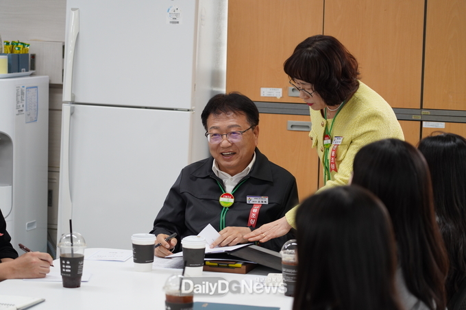 울진군 일하는 방식 개선 추진! 울진군수, 실과소 직접 찾아가는 결재 실시