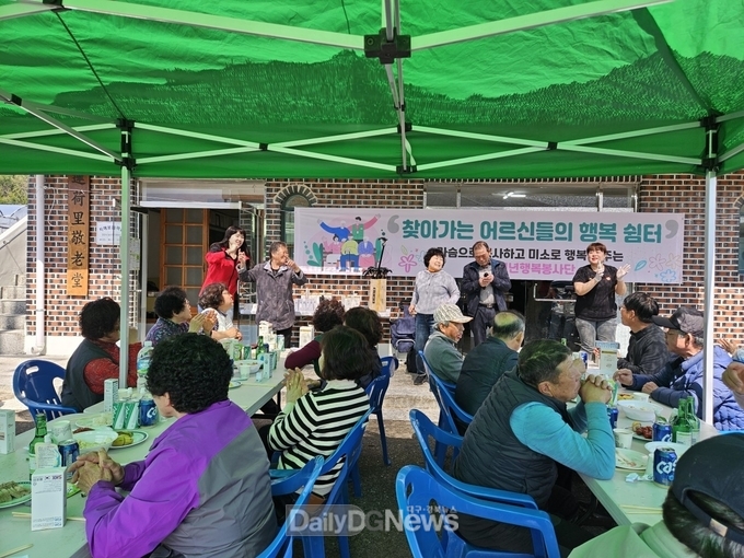 83청년 행복봉사단, 어르신들에게 웃음 전하기 위해 출동!