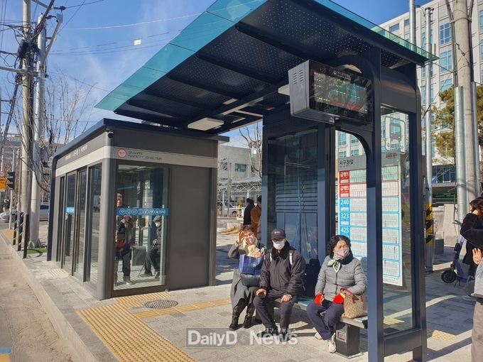 코리아와이드ITS. 스마트 안심 승강장 설치 모습. (사진=코리아와이드ITS 제공)
