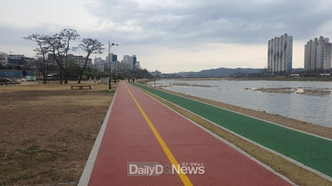 영천시, 봄맞이 영천강변공원 정비에 만전