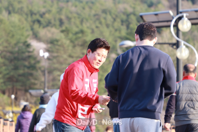 구자근 후보, 주말 동안 금오산 찾아 시민과 소통..