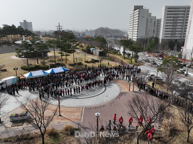문경시, 제79회 식목일 맞아‘2024년 반려나무 나누어주기’행사 개최