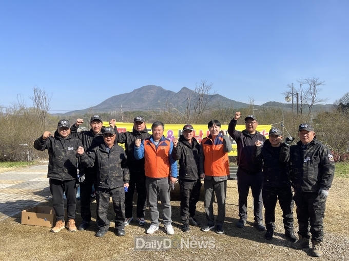 춘파낚시동호회, 다인면 지역사회보장협의체에 성금 기탁