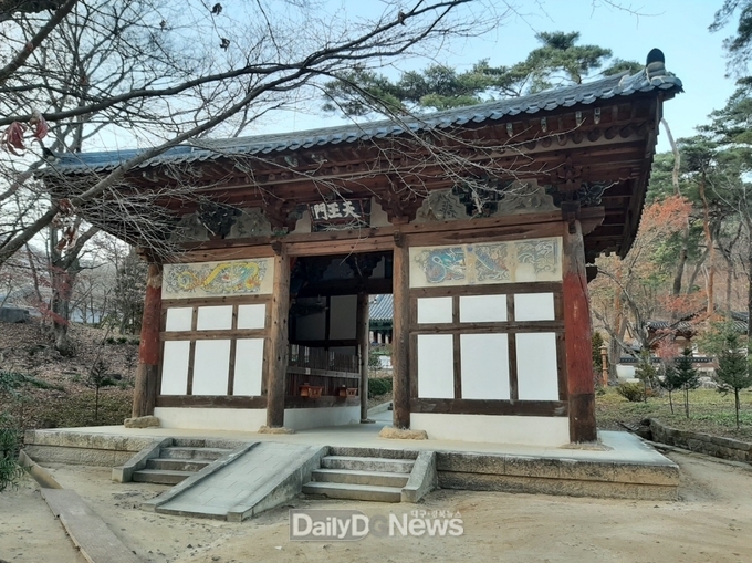 김천시, 직지사 천왕문 보물 지정