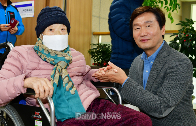 조현일 경산시장, 제22대 국회의원선거 사전투표 참여