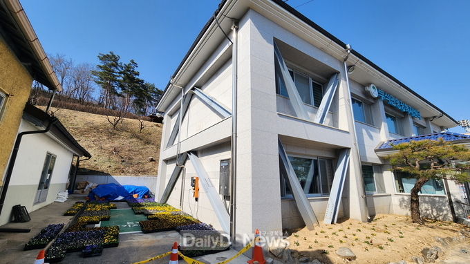  내진 보강공사가 완료된 부석면행정복지센터 청사