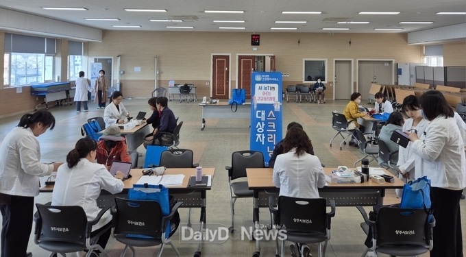 AI·IoT기반 어르신 건강관리서비스 제공