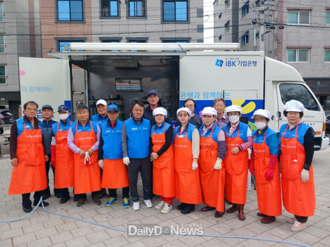 (사)대구동구자원봉사센터, ‘참! 좋은 사랑의 밥차’ 운영 모습. (사진=동구청 제공)