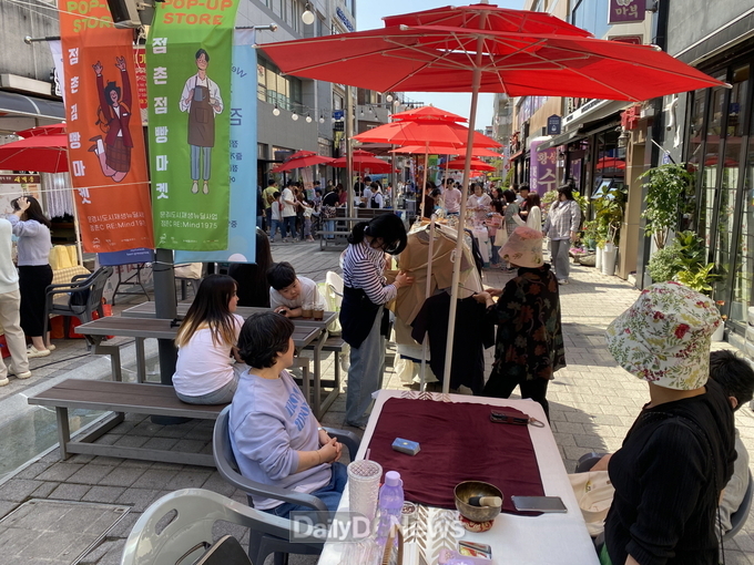 문경시, 점촌점빵마켓 '꽃길만 걷자!'