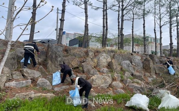 칠곡군, 봄철 산불예방활동 및 쓰레기 담고 걷기 활동 시행