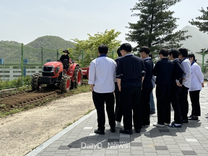 영농 4-H 회원들 학생 4-H 회원들과 교류 촉진 봉사활동 전개