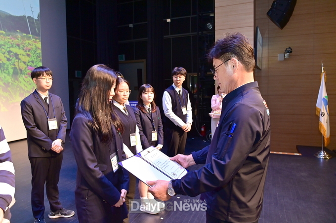((재)청송군인재육성장학회 ‘2024년도 장학증서 수여식’개최)