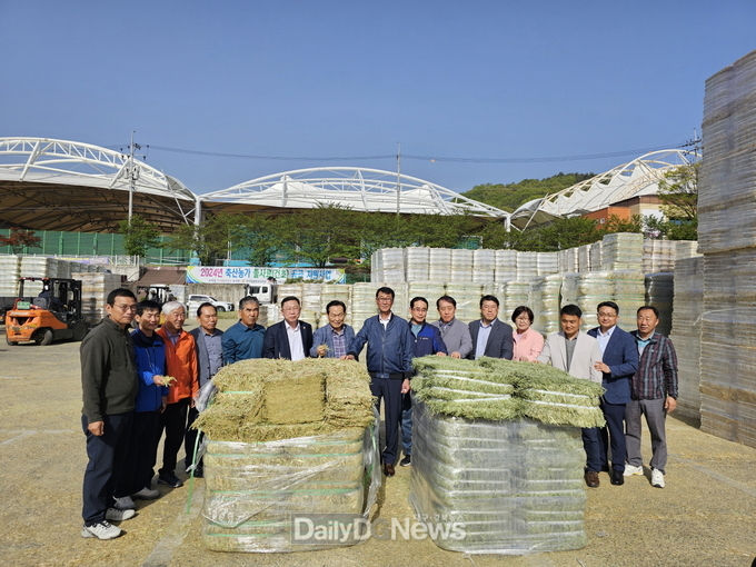 문경시, 축산농가에 20억원의 풀사료 공급