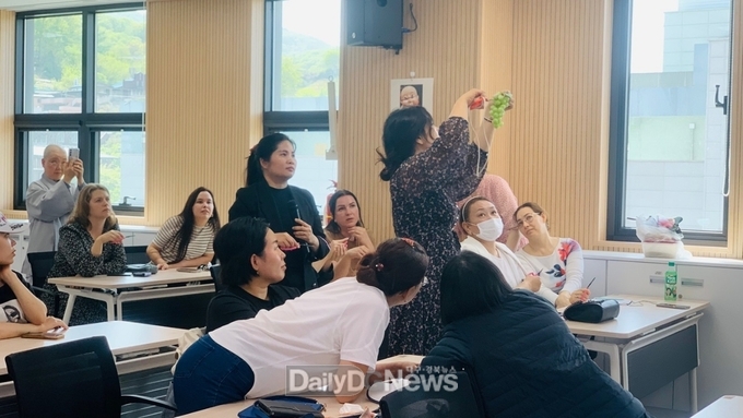 김천시 농촌인력 중개센터 중심으로 김천시 가족센터와 협력해 내국인 인력풀 조직화 및 교육 진행