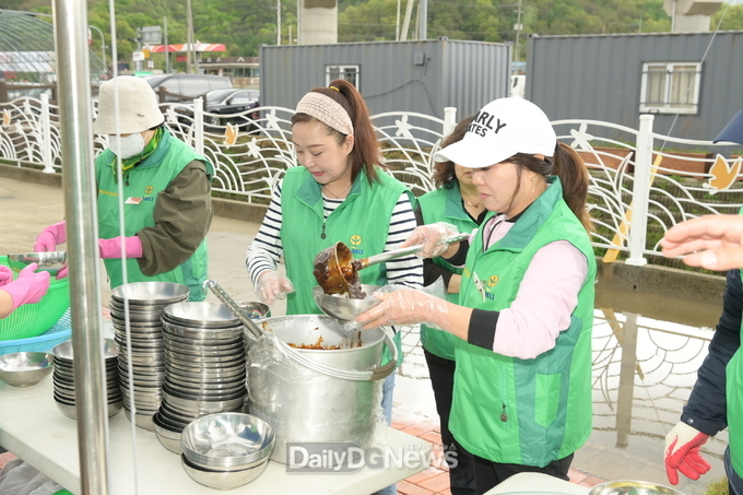 직장·공장새마을운동문경시협의회, 이웃사랑 음식나눔 행사 실시