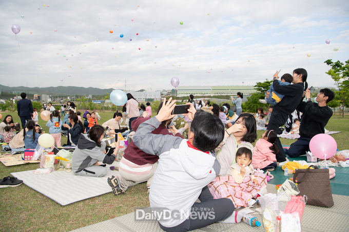 구미시육아종합지원센터, 개관 1주년 맞이 ‘온 가족 버블 뮤직 파티’ 열어